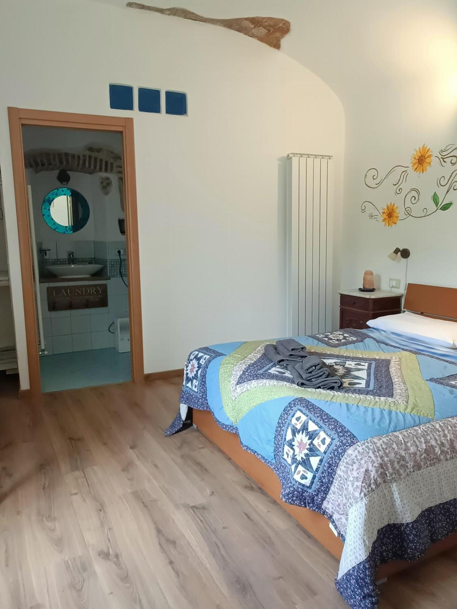 B&B Il Girasole Finale Ligure Exteriör bild